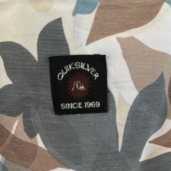 Like New! Quiksilver Floral Print Board Shorts sz M - Picture 8 of 8